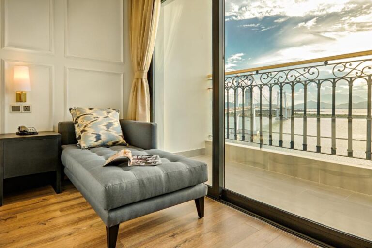 TẠI SAO NÊN LỰA CHỌN PHÒNG GOLDEN BAY CODE CHỦ?